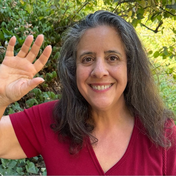 Meet your Posher, Erin - Picture 1 of 2